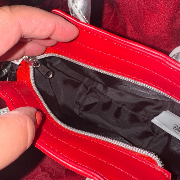 Minnie Mouse Disney Park Small Crossbody bag Silver & Red - Picture 5 of 8